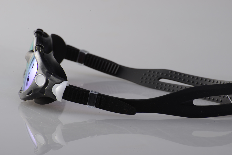 Rainbow coating swim goggle 