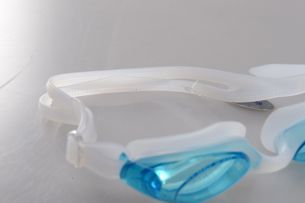 swim goggle